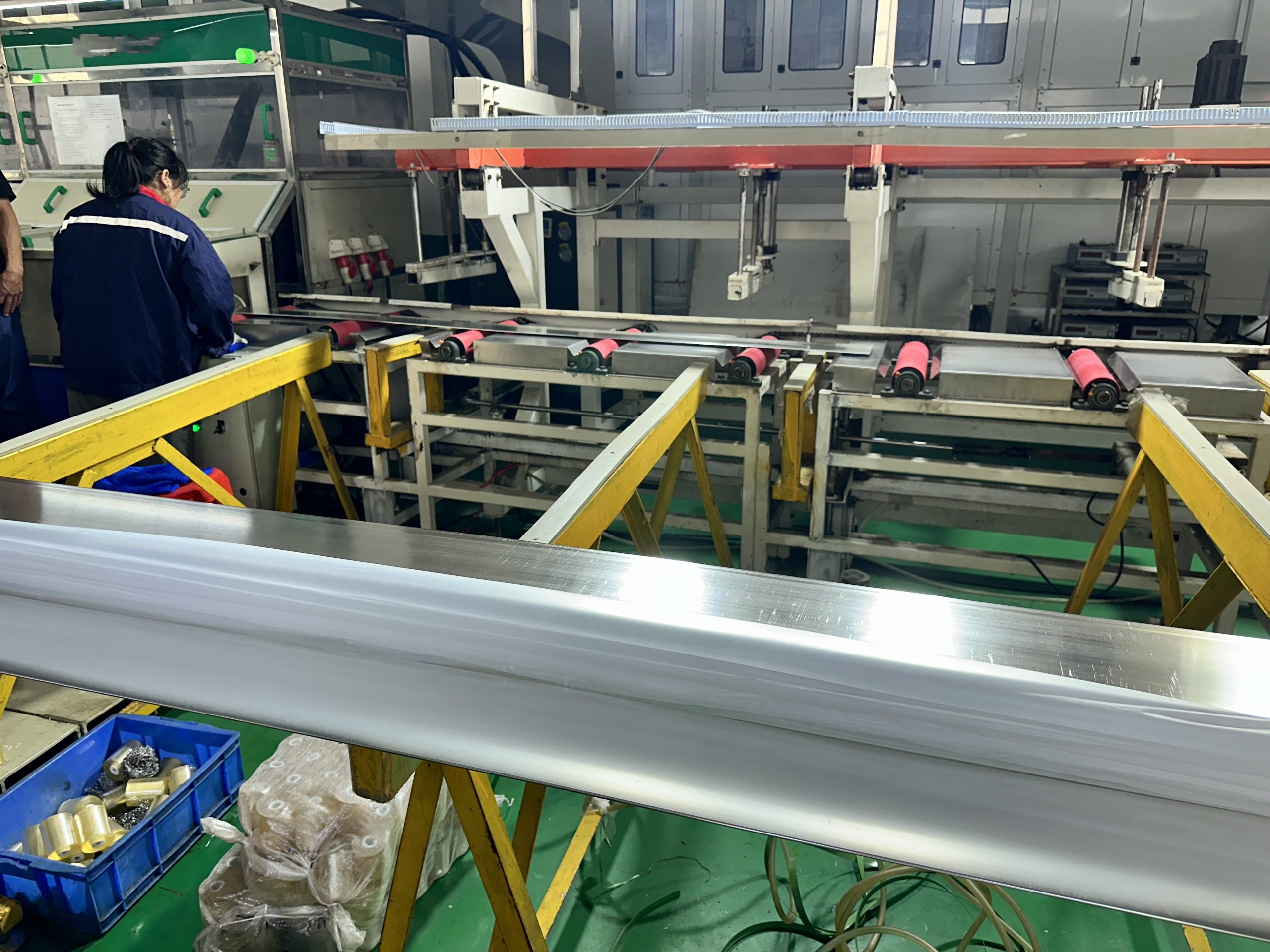 Continuous electroplating line (Auto loading & unloading racks)